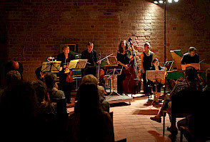 Das Ensemble Wunderkammer konzertiert im Chorraum, Photo: R. Mundzeck