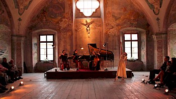 Andrea Miltnerová, Tanz, und das Barocktrio Prag